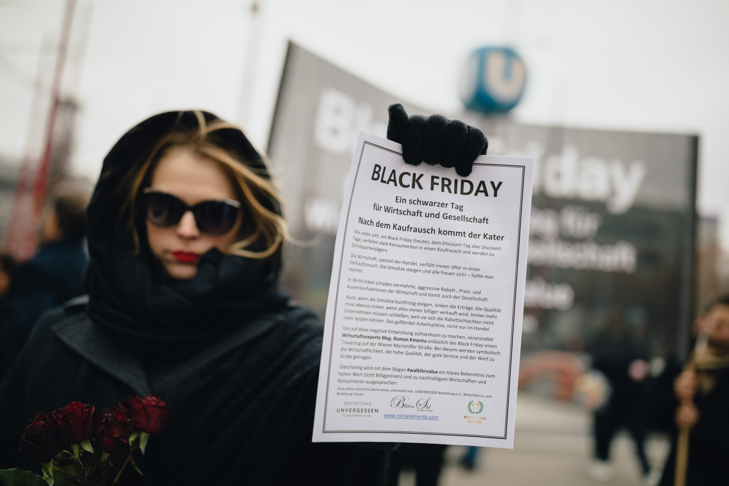 Trauerzug auf der Mariahilfer Straße - Mag. Roman Kmenta - Black Friday 2018